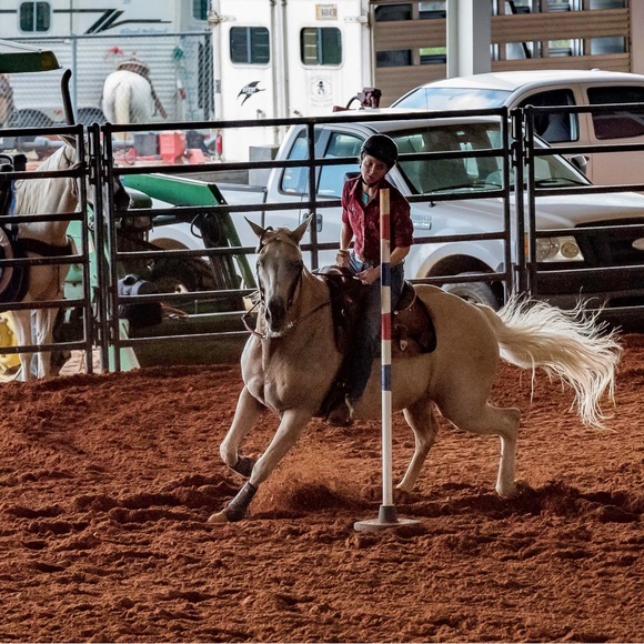 Meet your Posher, Kristen - Picture 2 of 16